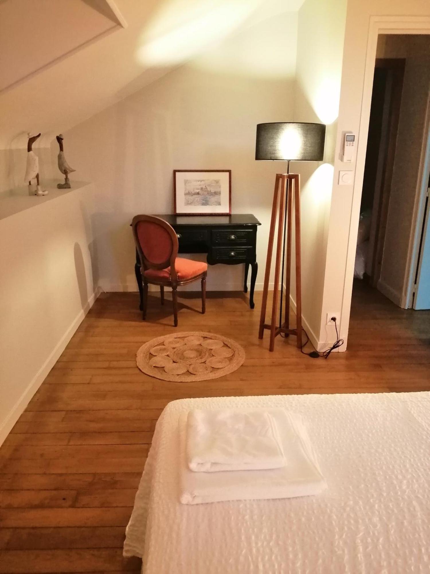 Gite Les Mareillauds - Piscine Salon Экстерьер фото